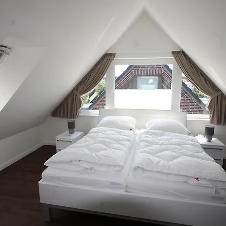 1390- Annina 4 *